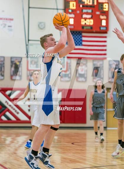 Thumbnail 2 in Lund vs. Round Mountain (NIAA 1A Central League Semifinal) photogallery.
