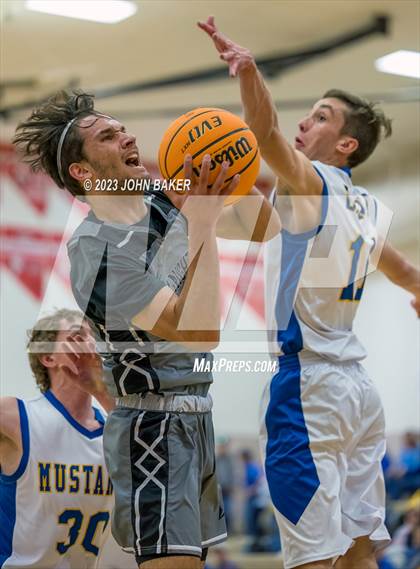 Thumbnail 3 in Lund vs. Round Mountain (NIAA 1A Central League Semifinal) photogallery.