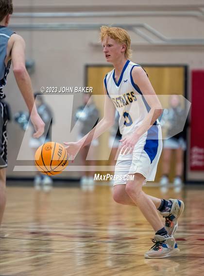 Thumbnail 2 in Lund vs. Round Mountain (NIAA 1A Central League Semifinal) photogallery.