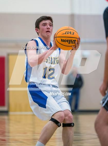 Thumbnail 3 in Lund vs. Round Mountain (NIAA 1A Central League Semifinal) photogallery.