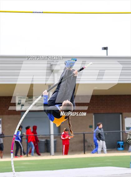 Thumbnail 2 in Bob Jenkins SCTCCCA Coaches Classic (Triple Jump, High Jump & Polevault) photogallery.