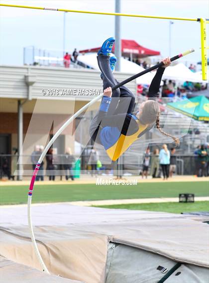 Thumbnail 2 in Bob Jenkins SCTCCCA Coaches Classic (Triple Jump, High Jump & Polevault) photogallery.