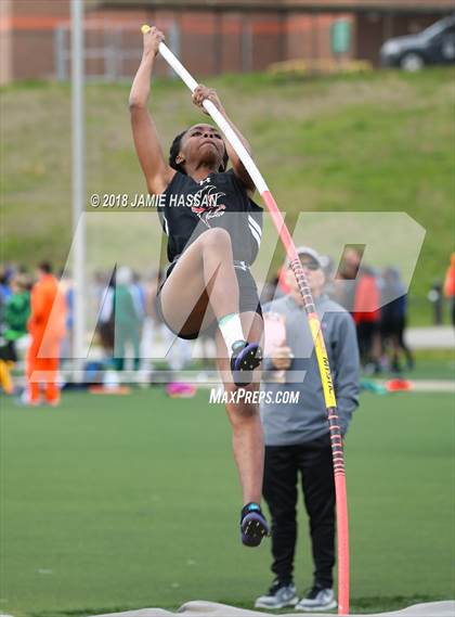 Thumbnail 2 in Bob Jenkins SCTCCCA Coaches Classic (Triple Jump, High Jump & Polevault) photogallery.