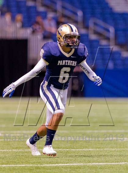 Thumbnail 2 in Madison vs. O'Connor (UIL 5A D1 Region 4 Area Playoff) photogallery.