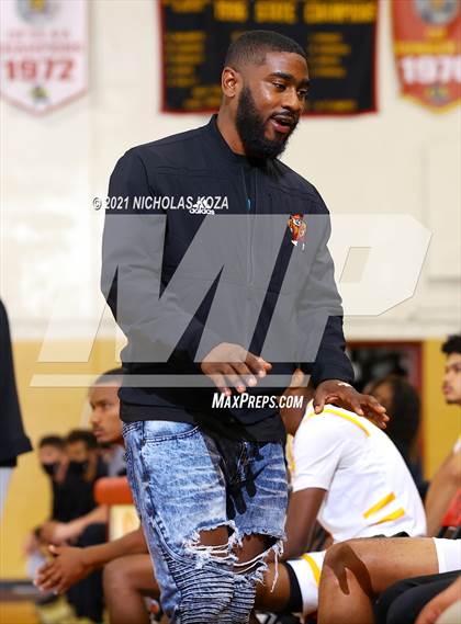 Thumbnail 3 in Dominguez vs. Servite (CIF SS D2AA Playoffs) photogallery.
