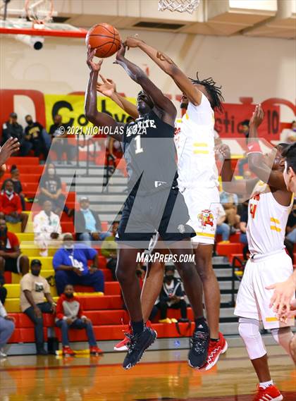 Thumbnail 2 in Dominguez vs. Servite (CIF SS D2AA Playoffs) photogallery.