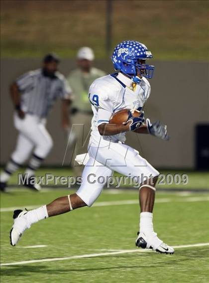 Thumbnail 3 in Boswell vs. Guyer (Texas Bi-District Playoffs) photogallery.