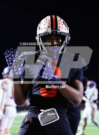 Thumbnail 2 in Richardson vs Haltom (UIL Football 6A D1 Bi-District) photogallery.