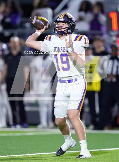 Thumbnail 2 in Richardson vs Haltom (UIL Football 6A D1 Bi-District) photogallery.