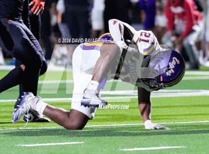 Thumbnail 3 in Richardson vs Haltom (UIL Football 6A D1 Bi-District) photogallery.