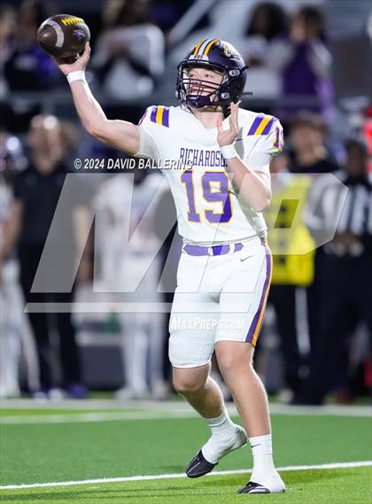 Thumbnail 1 in Richardson vs Haltom (UIL Football 6A D1 Bi-District) photogallery.