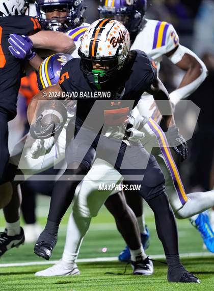 Thumbnail 1 in Richardson vs Haltom (UIL Football 6A D1 Bi-District) photogallery.