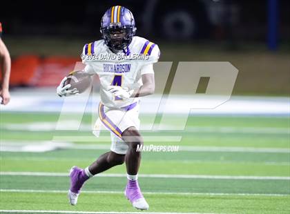 Thumbnail 3 in Richardson vs Haltom (UIL Football 6A D1 Bi-District) photogallery.