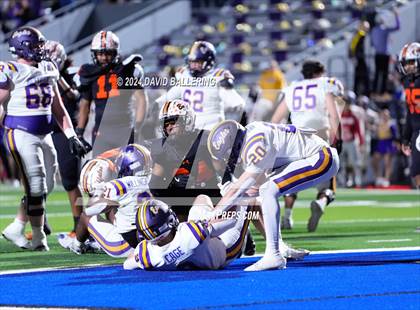 Thumbnail 3 in Richardson vs Haltom (UIL Football 6A D1 Bi-District) photogallery.