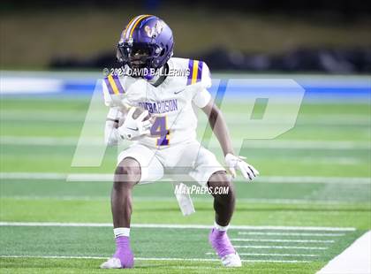 Thumbnail 3 in Richardson vs Haltom (UIL Football 6A D1 Bi-District) photogallery.