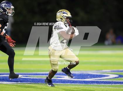 Thumbnail 1 in St. John Bosco vs Sierra Canyon photogallery.