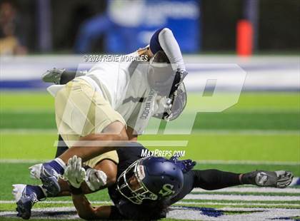 Thumbnail 3 in St. John Bosco vs Sierra Canyon photogallery.