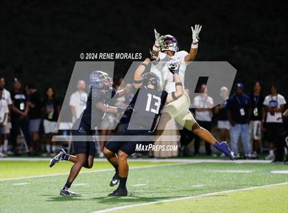 Thumbnail 2 in St. John Bosco vs Sierra Canyon photogallery.