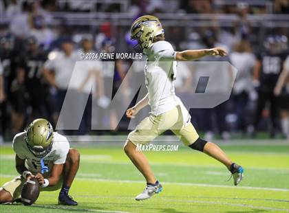 Thumbnail 2 in St. John Bosco vs Sierra Canyon photogallery.