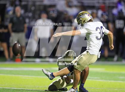 Thumbnail 3 in St. John Bosco vs Sierra Canyon photogallery.