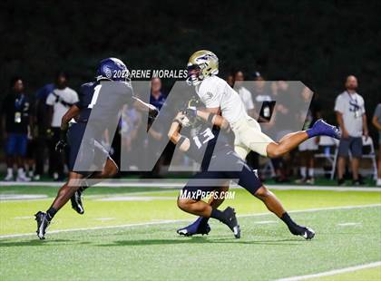 Thumbnail 2 in St. John Bosco vs Sierra Canyon photogallery.