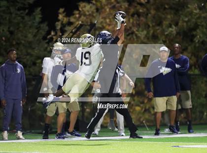 Thumbnail 3 in St. John Bosco vs Sierra Canyon photogallery.