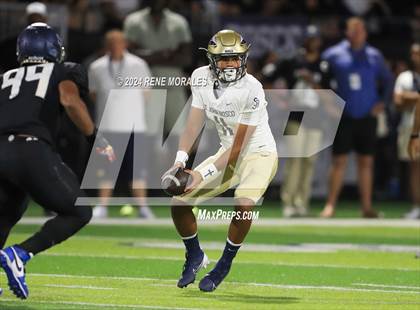 Thumbnail 3 in St. John Bosco vs Sierra Canyon photogallery.