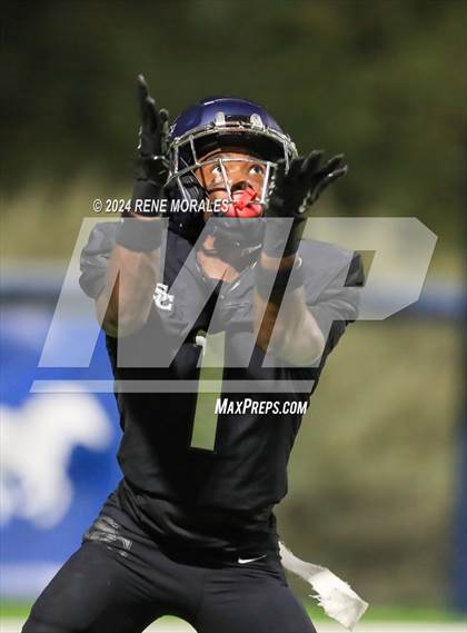 Thumbnail 1 in St. John Bosco vs Sierra Canyon photogallery.