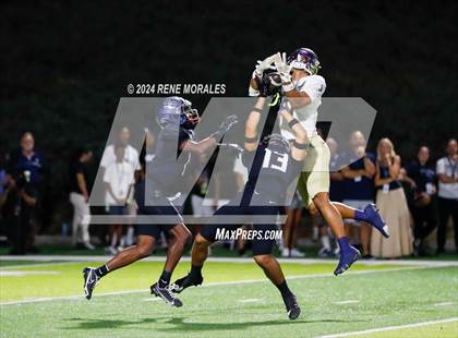 Thumbnail 1 in St. John Bosco vs Sierra Canyon photogallery.