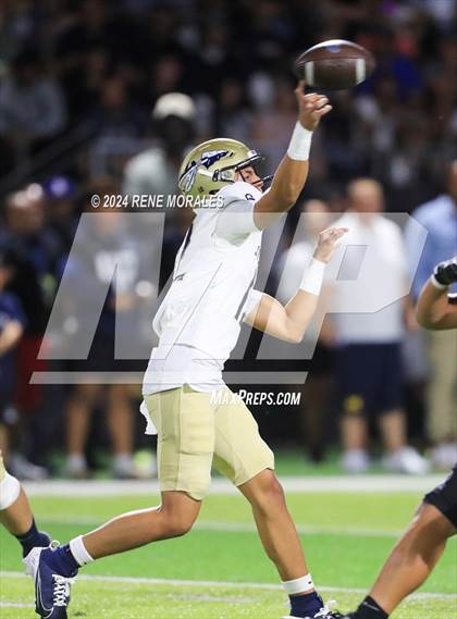 Thumbnail 3 in St. John Bosco vs Sierra Canyon photogallery.