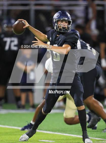 Thumbnail 1 in St. John Bosco vs Sierra Canyon photogallery.