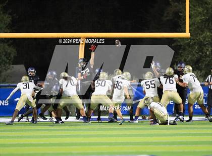 Thumbnail 3 in St. John Bosco vs Sierra Canyon photogallery.