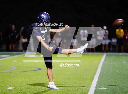 Thumbnail 3 in St. John Bosco vs Sierra Canyon photogallery.