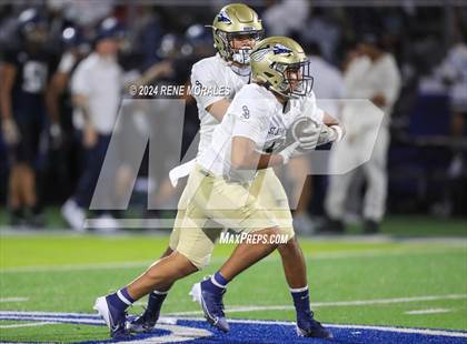 Thumbnail 2 in St. John Bosco vs Sierra Canyon photogallery.