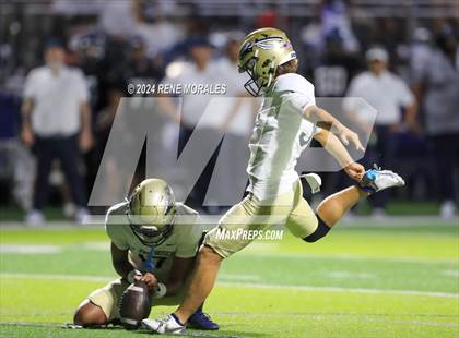 Thumbnail 1 in St. John Bosco vs Sierra Canyon photogallery.