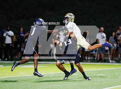 Thumbnail 1 in St. John Bosco vs Sierra Canyon photogallery.