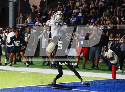 Thumbnail 1 in St. John Bosco vs Sierra Canyon photogallery.
