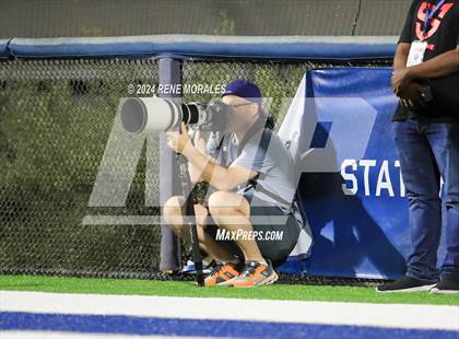 Thumbnail 2 in St. John Bosco vs Sierra Canyon photogallery.