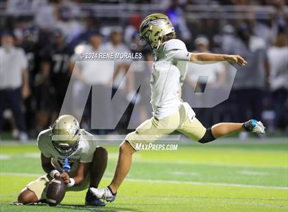 Thumbnail 3 in St. John Bosco vs Sierra Canyon photogallery.