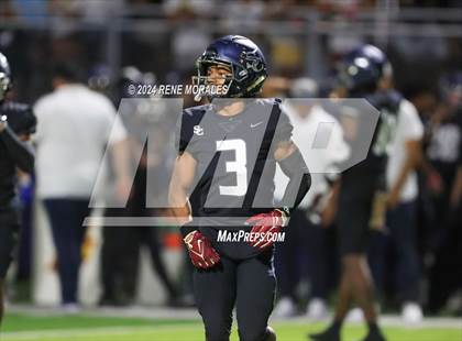 Thumbnail 2 in St. John Bosco vs Sierra Canyon photogallery.
