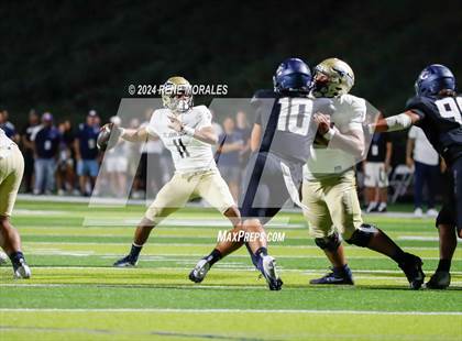 Thumbnail 3 in St. John Bosco vs Sierra Canyon photogallery.