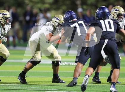 Thumbnail 3 in St. John Bosco vs Sierra Canyon photogallery.