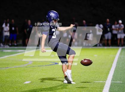 Thumbnail 2 in St. John Bosco vs Sierra Canyon photogallery.