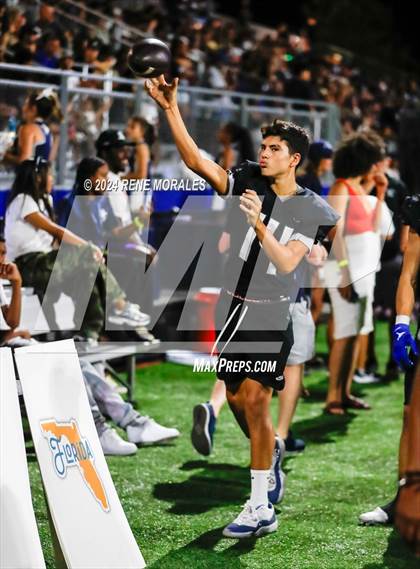Thumbnail 1 in St. John Bosco vs Sierra Canyon photogallery.
