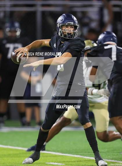 Thumbnail 3 in St. John Bosco vs Sierra Canyon photogallery.