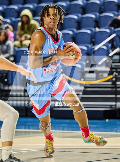 Thumbnail 2 in Madison vs. Westside (Houston ISD Tournament) photogallery.