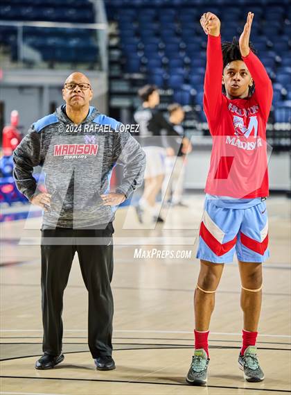Thumbnail 3 in Madison vs. Westside (Houston ISD Tournament) photogallery.