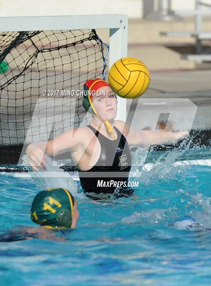 Thumbnail 3 in Edison vs. Santiago (Newport Holiday Cup) photogallery.