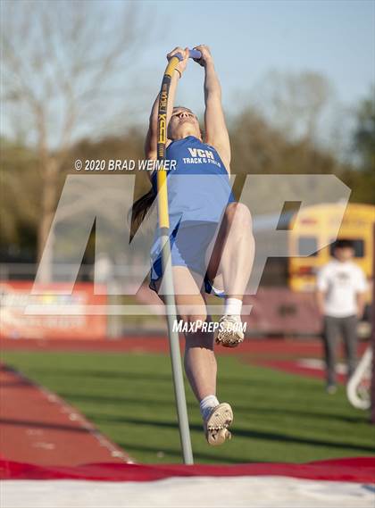 Thumbnail 1 in E.D. White Catholic Relays photogallery.