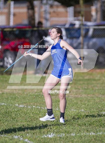 Thumbnail 3 in E.D. White Catholic Relays photogallery.